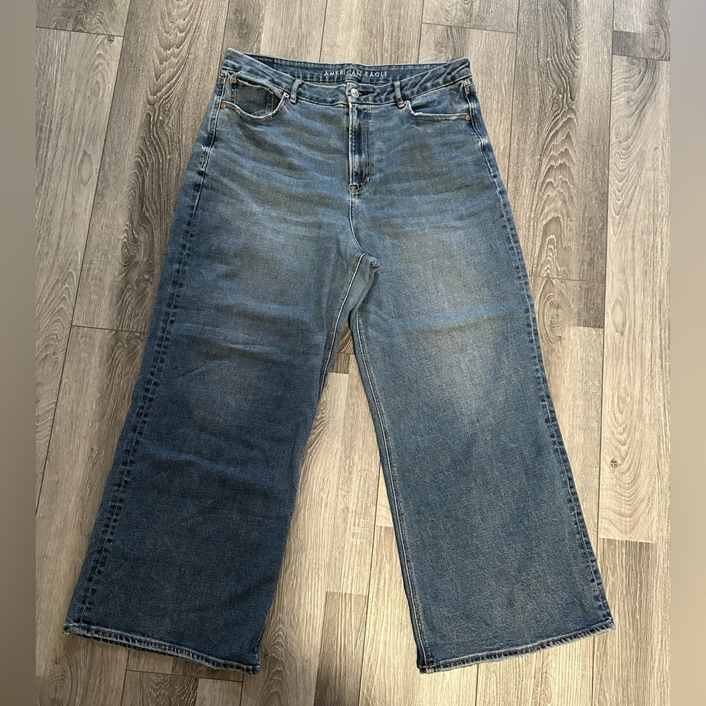 American Eagle Jeans Curvy Super High-Rise Baggy Wide Leg - Size 16 Short